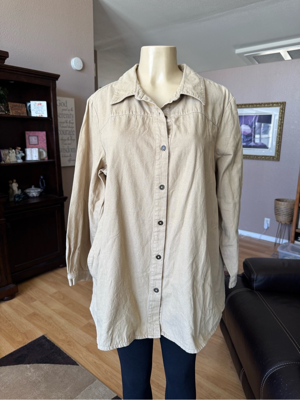 Joan Rivers beige button down shirt/jacket with pockets-size 1X